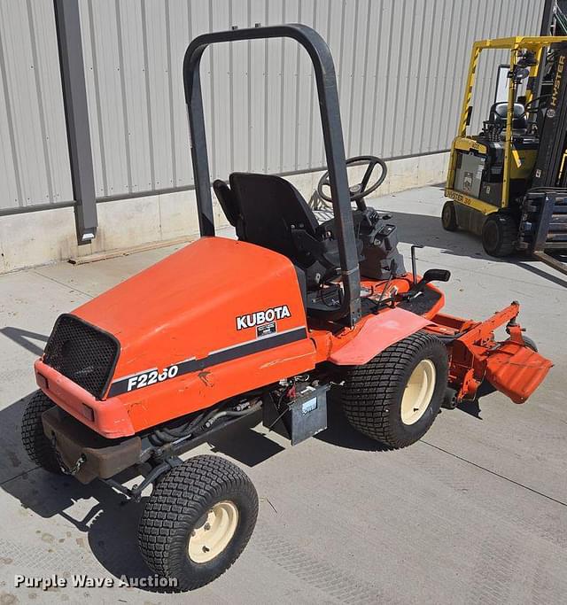 Image of Kubota F2260 equipment image 4