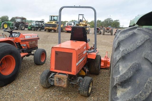 Image of Kubota F2400 equipment image 2