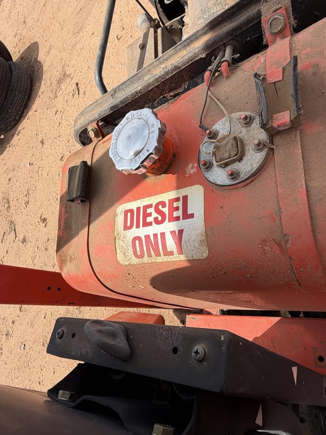 Image of Kubota F2400 equipment image 4