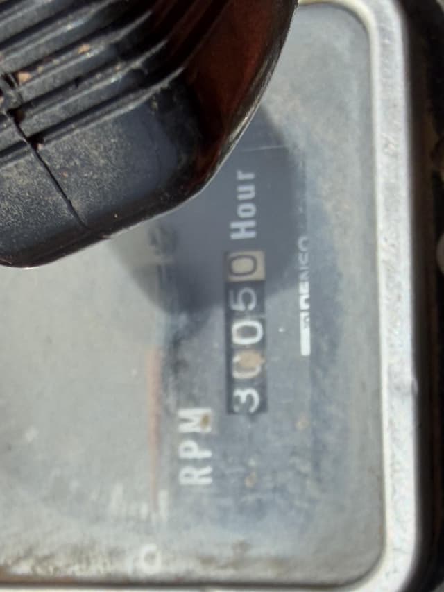 Image of Kubota F2400 equipment image 3