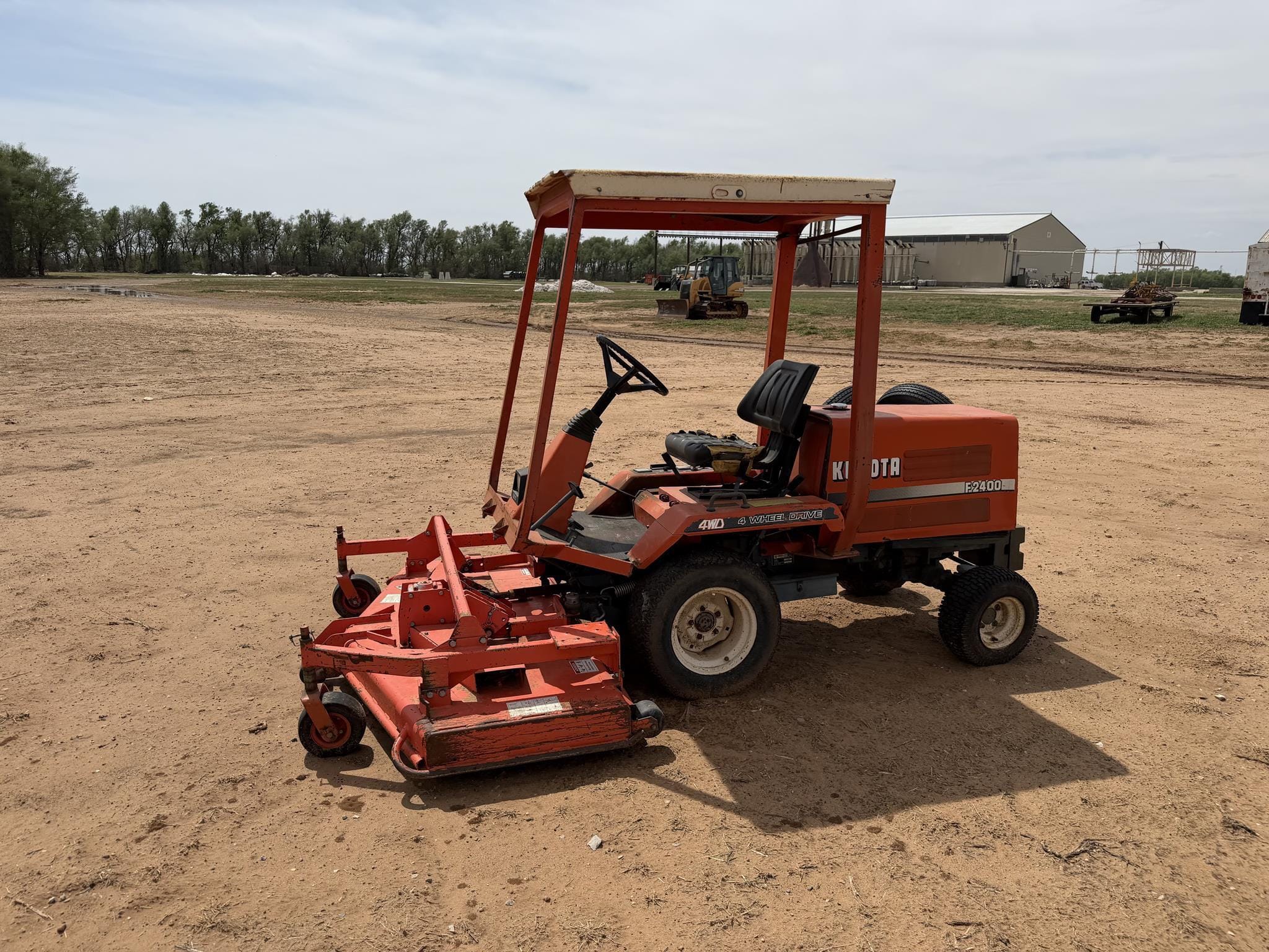 Kubota F2400 Equipment Image0