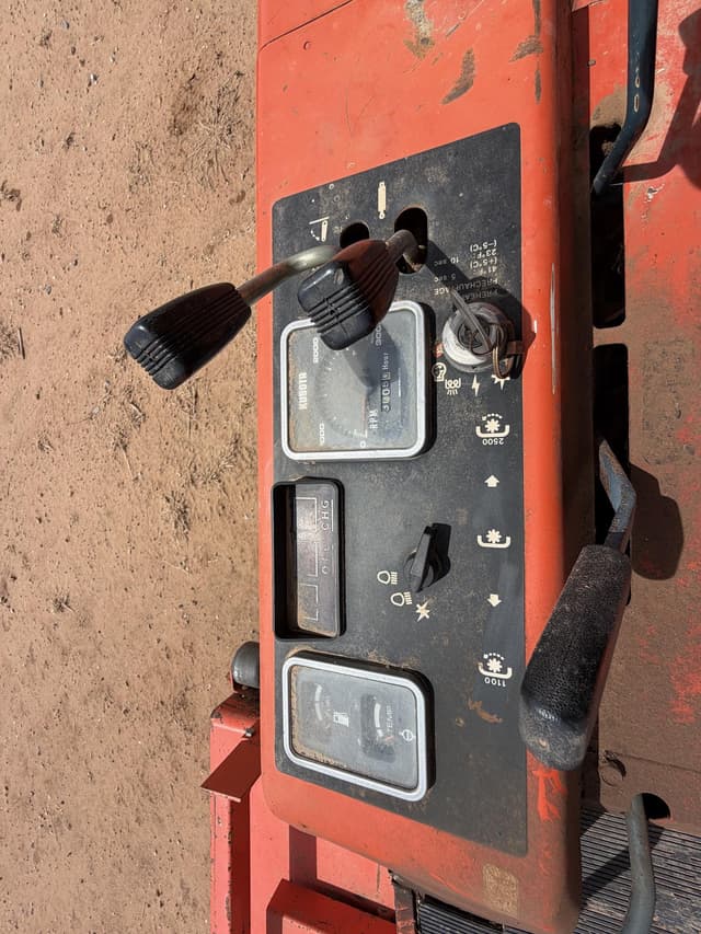 Image of Kubota F2400 equipment image 2