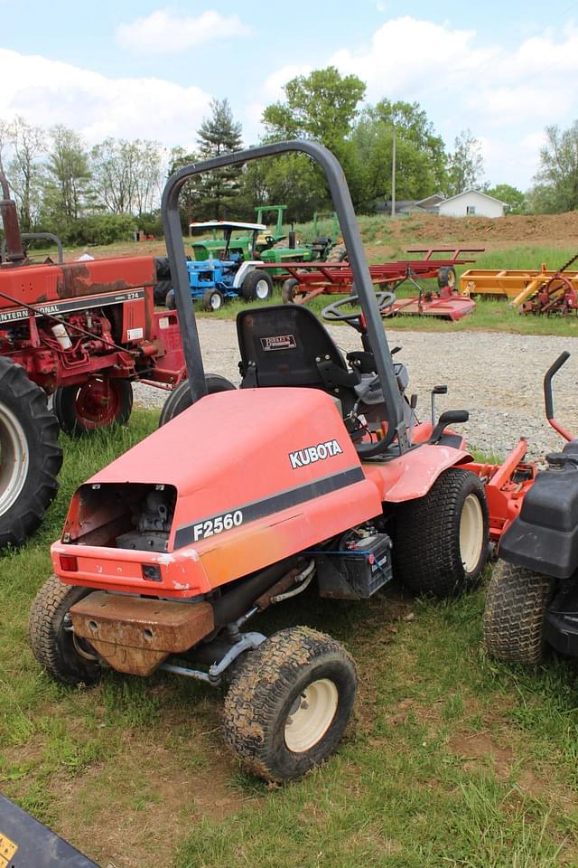 Image of Kubota F2560 equipment image 2