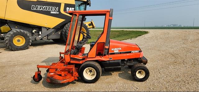 Image of Kubota F2560 equipment image 2