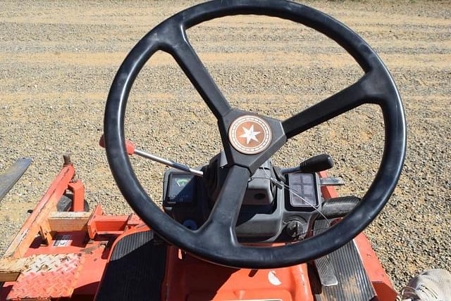 Image of Kubota F2560 equipment image 4