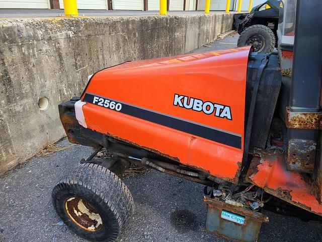 Image of Kubota F2560 equipment image 4