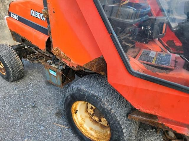 Image of Kubota F2560 equipment image 3