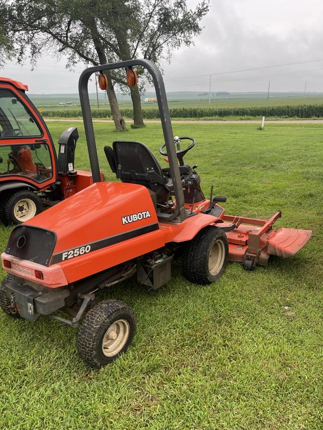 Image of Kubota F2560 equipment image 3