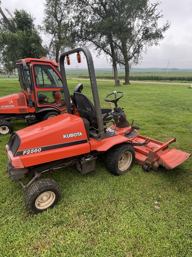 Image of Kubota F2560 equipment image 2