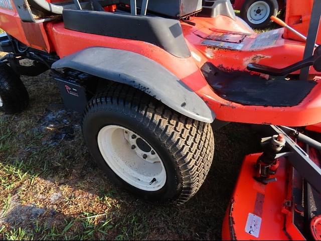 Image of Kubota F2680 equipment image 4