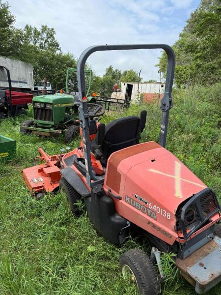 Image of Kubota F2680 equipment image 2
