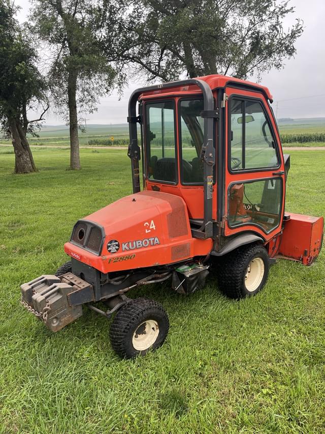 Image of Kubota F2880 equipment image 3