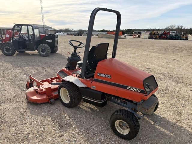 Image of Kubota F3060 equipment image 2