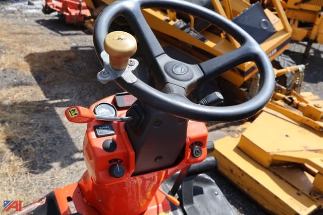 Image of Kubota F3680 equipment image 3