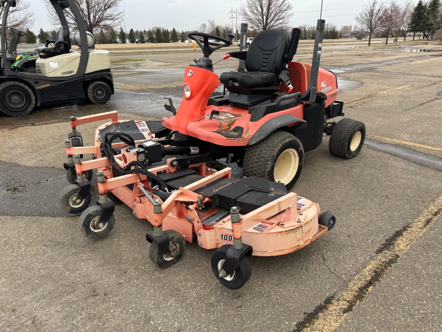 Kubota F3680 Equipment Image0