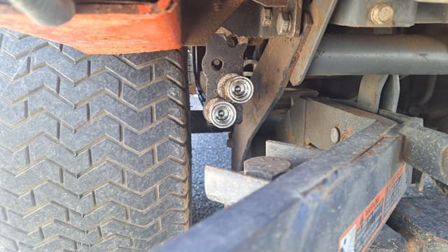 Image of Kubota F3990 equipment image 4