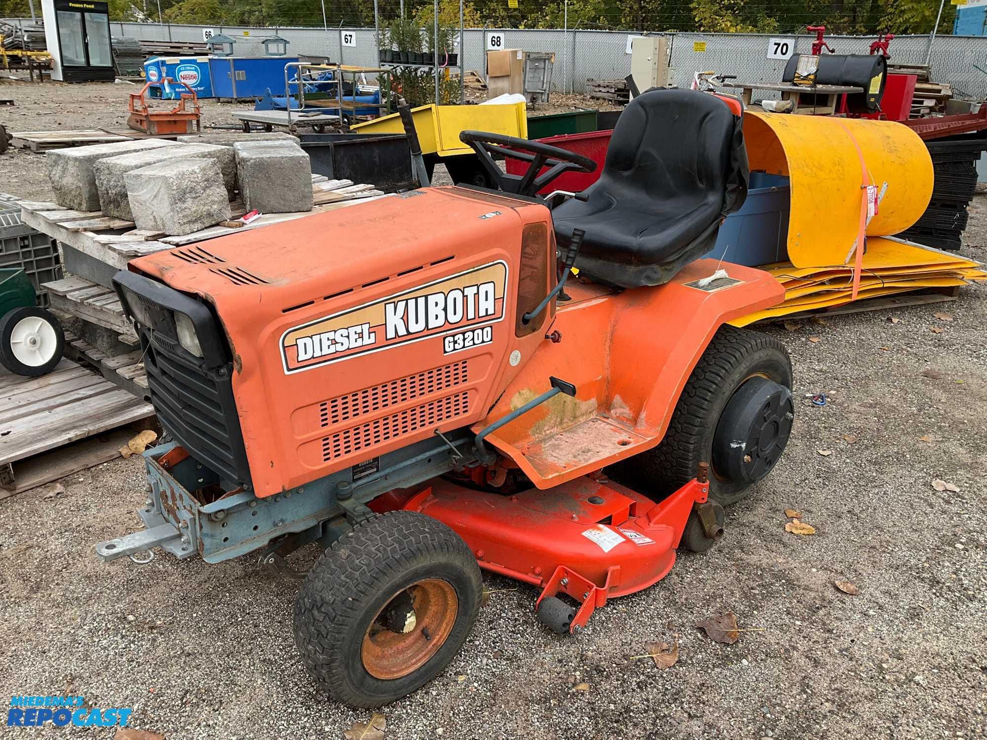 Main image Kubota G3200
