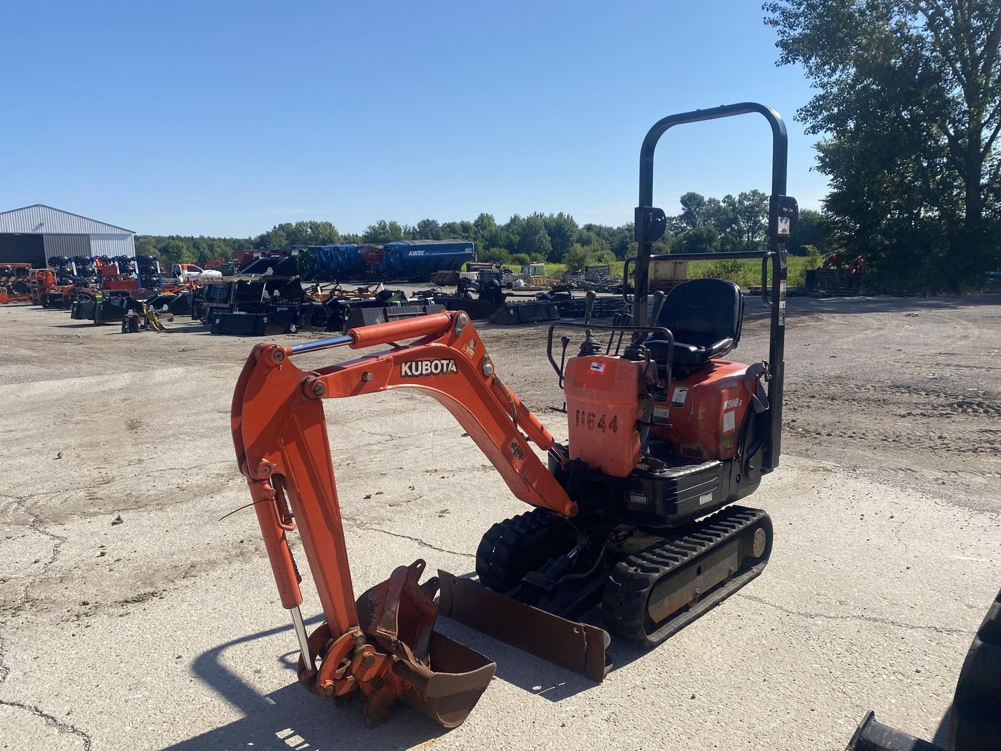 Kubota K008-3 Equipment Image0