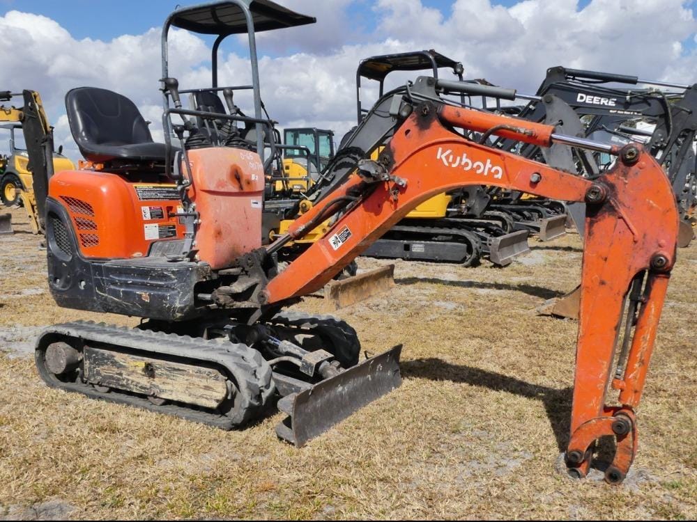 Kubota K008-3 Equipment Image0