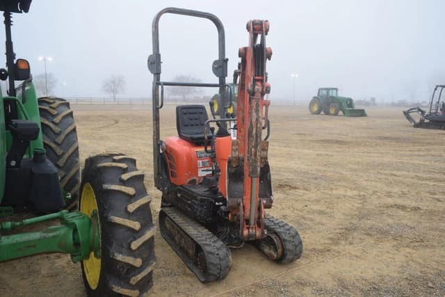 Image of Kubota K008-3 equipment image 4
