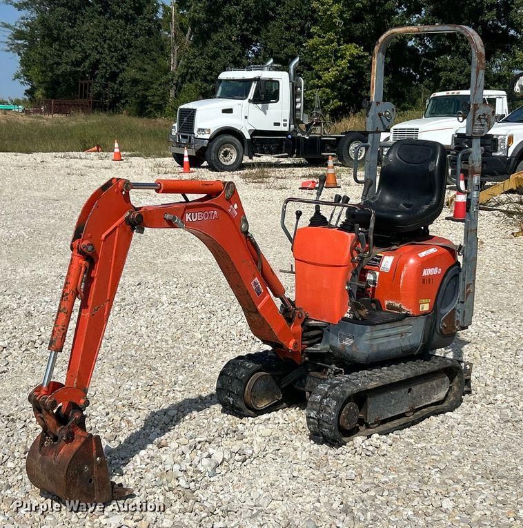 Kubota K008-3 Equipment Image0