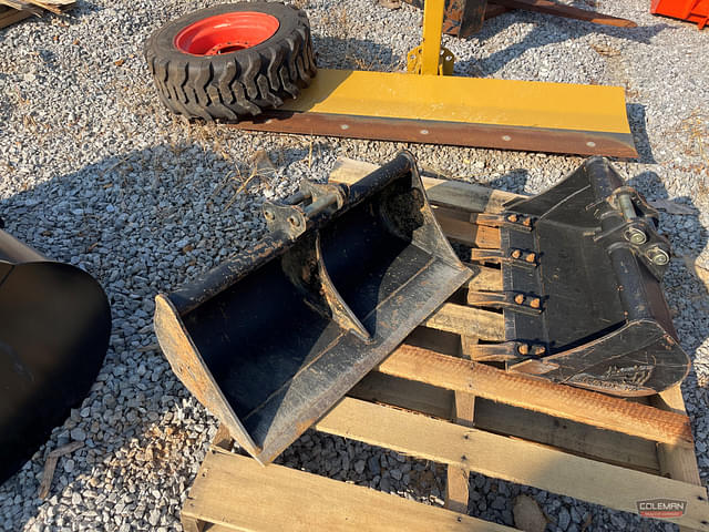 Image of Kubota K008-5 equipment image 2