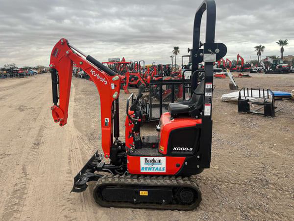 Kubota K008-5 Equipment Image0
