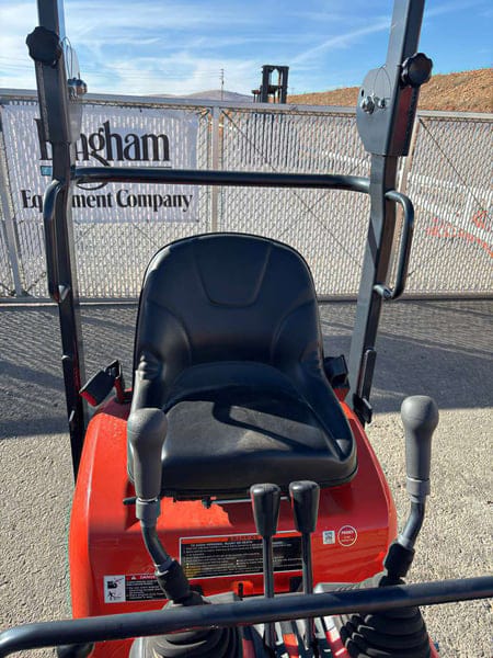 Kubota K008-5 Equipment Image0