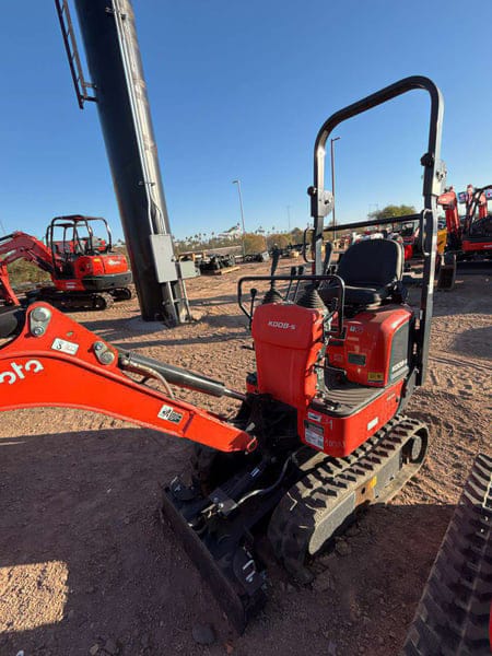 Kubota K008-5 Equipment Image0