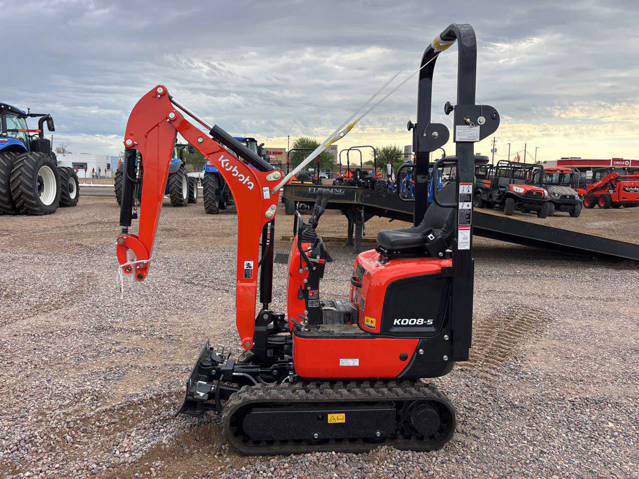 Kubota K008-5 Equipment Image0