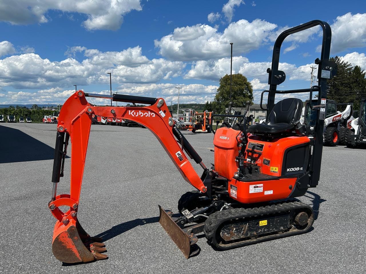 Kubota K008-5 Equipment Image0
