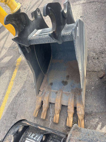 Kubota K7427A Equipment Image0