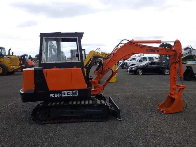Image of Kubota KH-030 equipment image 2
