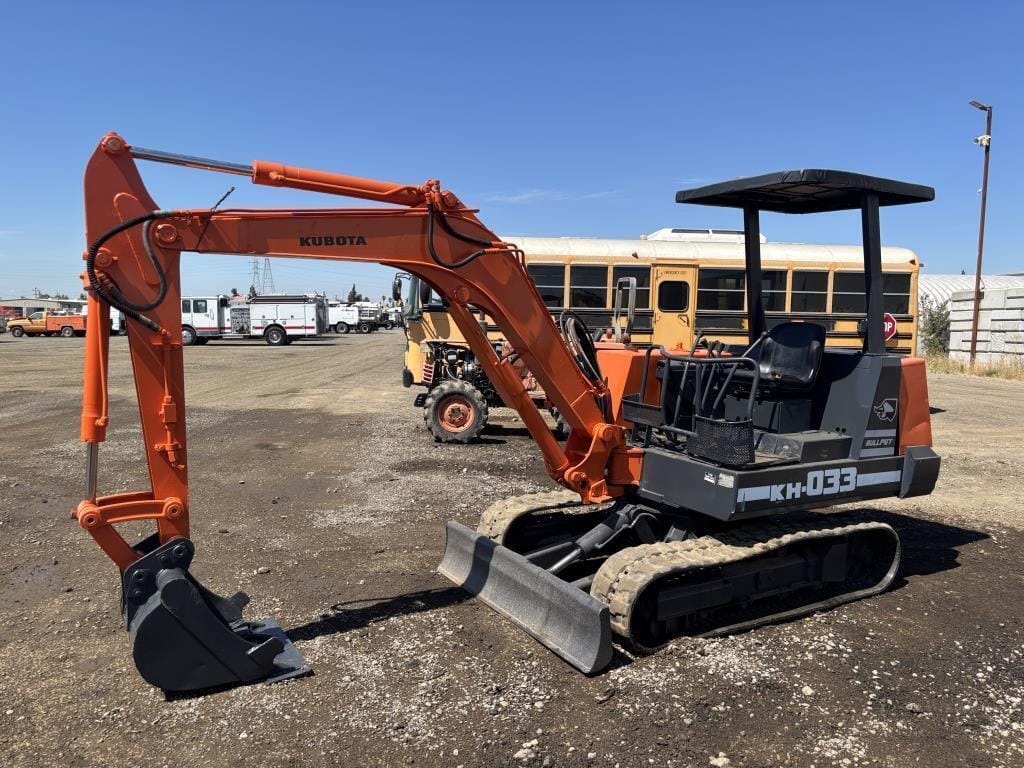 Kubota KH-033 Equipment Image0