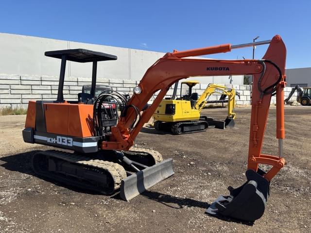 Image of Kubota KH-033 equipment image 1