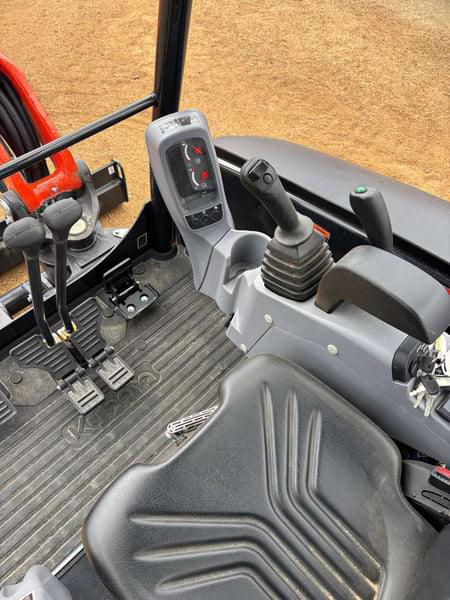 Image of Kubota KX030-4 equipment image 4