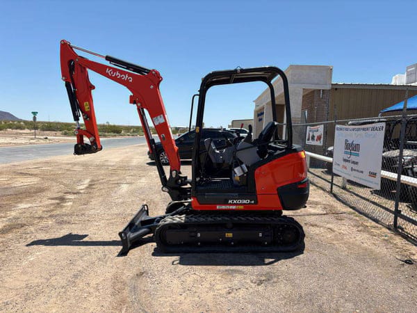 Kubota KX030-4 Equipment Image0