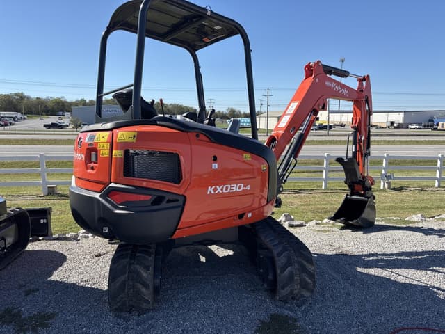 Image of Kubota KX030-4 equipment image 4