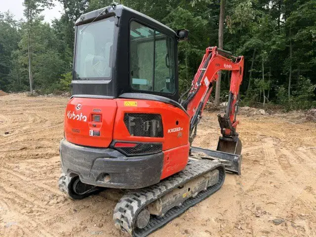 Image of Kubota KX033-4R3A equipment image 2