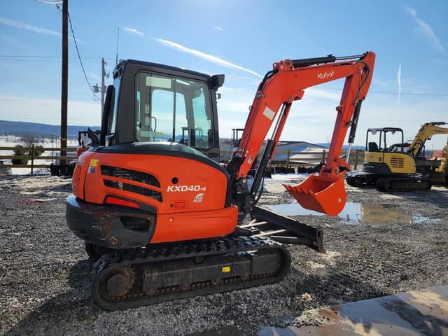 Image of Kubota KX040-4 equipment image 4