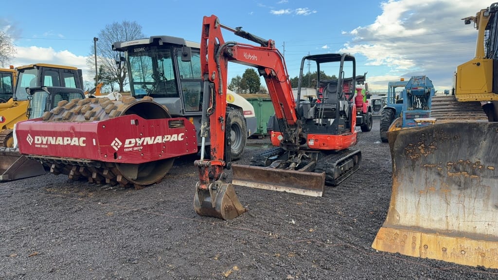 Kubota KX040-4 Equipment Image0
