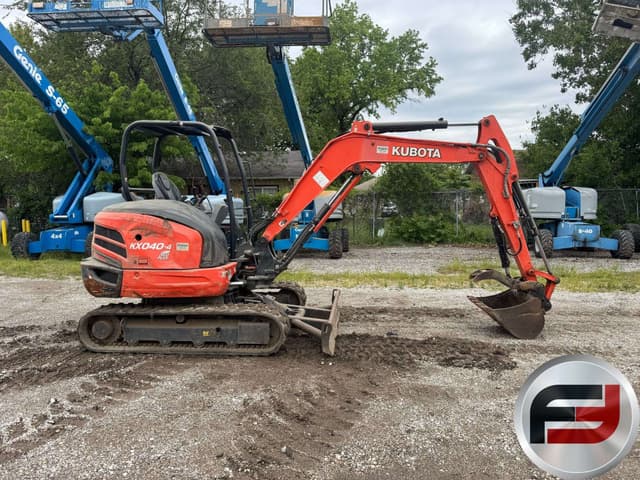 Image of Kubota KX040-4 equipment image 3