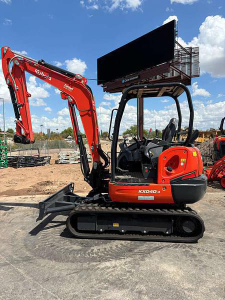 Image of Kubota KX040-4 equipment image 4