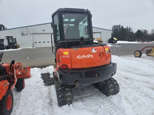 Image of Kubota KX040-4R3 equipment image 4