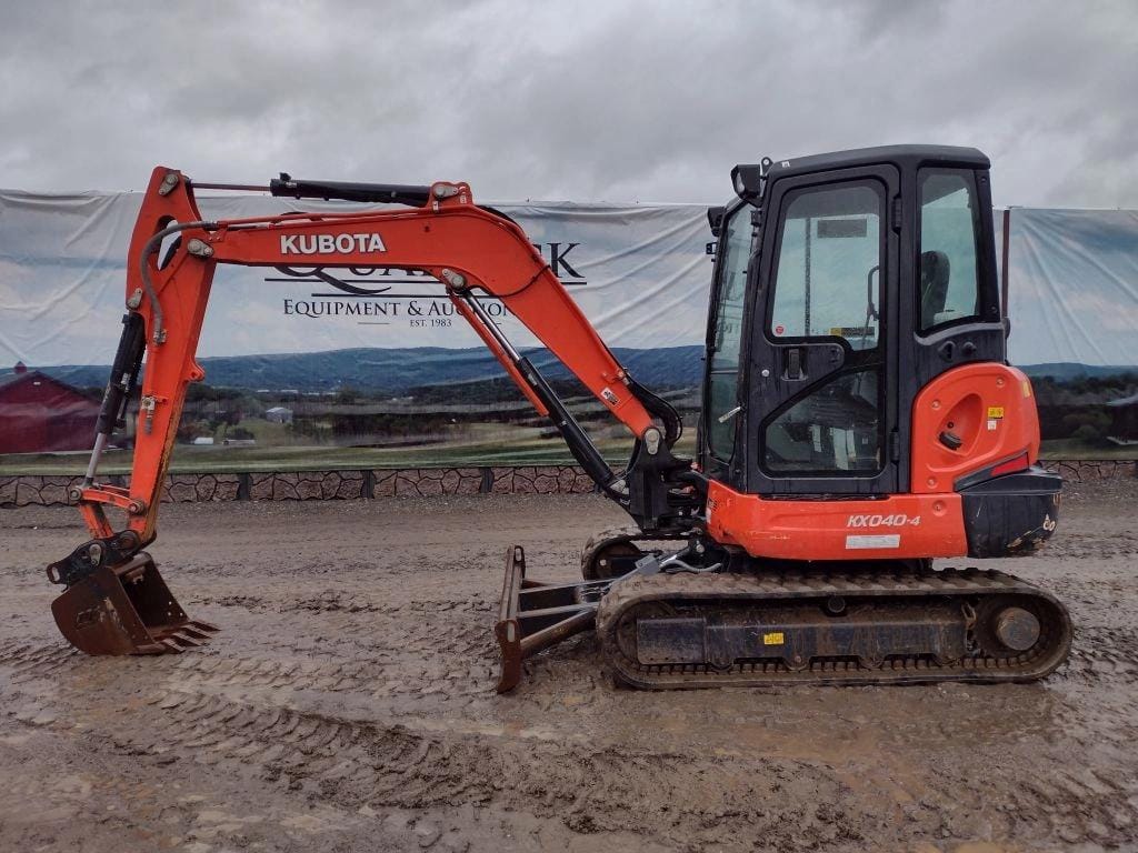 Kubota KX040-4R3 Equipment Image0