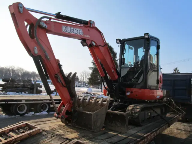 Image of Kubota KX040-4R3A equipment image 2