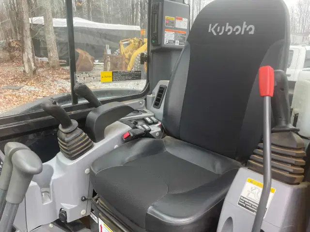 Image of Kubota KX040-4R3AP equipment image 4