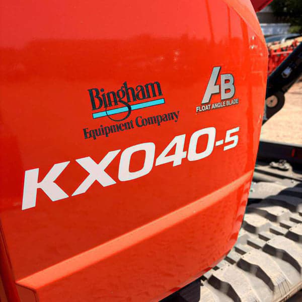 Image of Kubota KX040-5 equipment image 4
