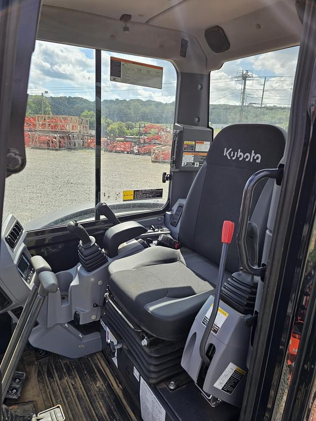 Image of Kubota KX040 equipment image 4