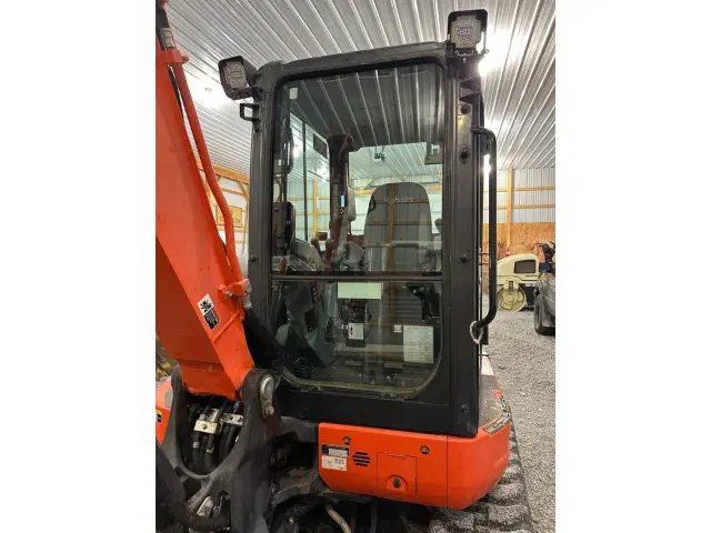Image of Kubota KX057-4 equipment image 4